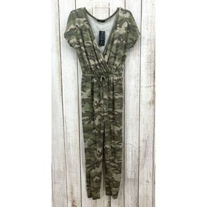 21 Saints Camo‎ Green Jogger Jumpsuit Size Medium Lounge Comfort NWT